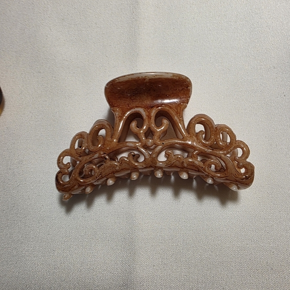 Set of 5 Hair Claw Clips in Neutral Tones - Picture 6 of 9